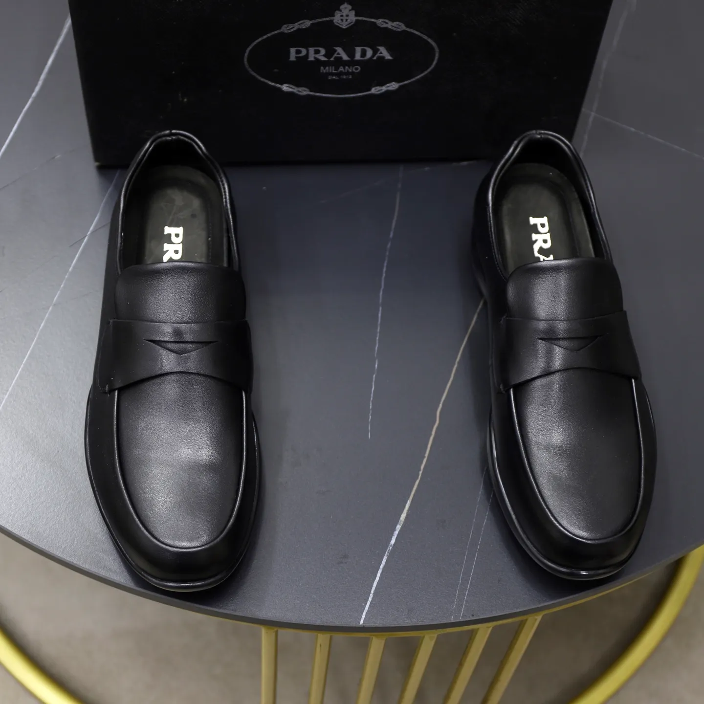 Factory price: 600💰Top original order Brand: PRADA (Prada) Standard code: Men's size 38/44 (45 can be customized) Grade: Same as the official website Material: Original cowhide surface, cowhide lining, original wear-resistant soft outsole Style category: casual sports shoes, young fashion, European and American trends, British style Color: actual picture color
